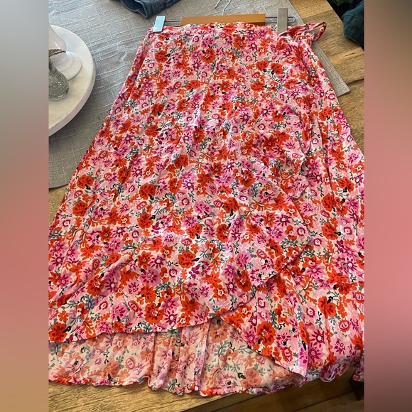 Lucky Brand 🍀 2 piece floral wrap blouse and wrap skirt - Picture 11 of 15
